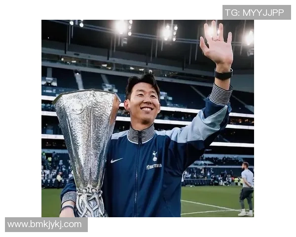 韩国知名足球球星孙兴慜李东国朴智星等闪耀绿茵舞台